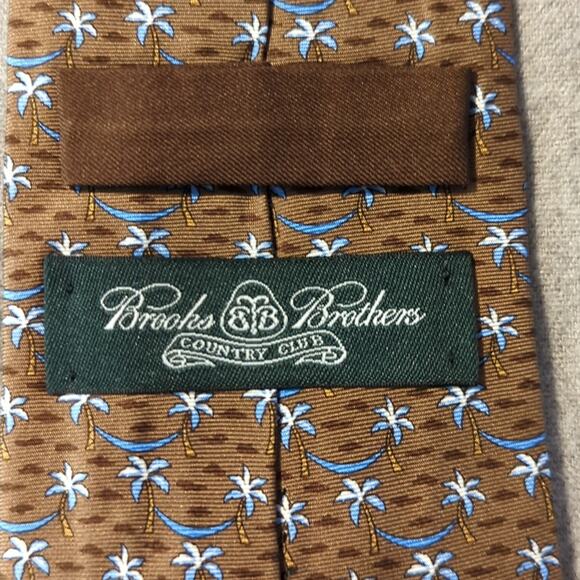 Brooks Brothers Country Club Line 100% Silk Printed in Italy Brown Palm Tree Tie - Picture 3 of 5